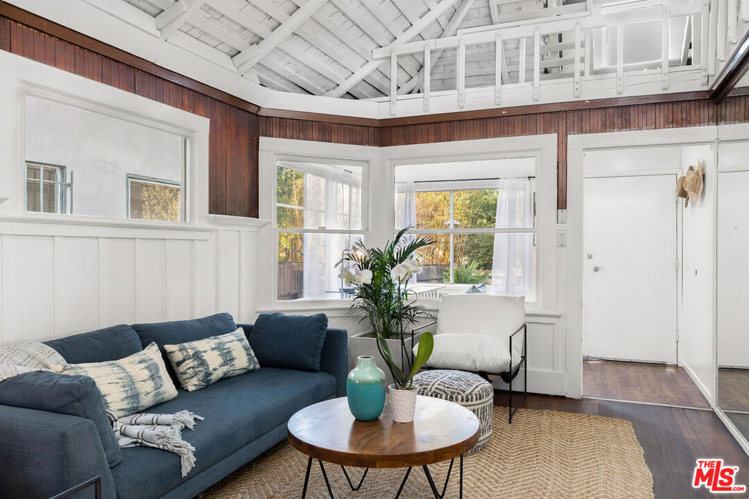 52 Ozone Avenue Venice, CA 90291 - Photo 7 of 56