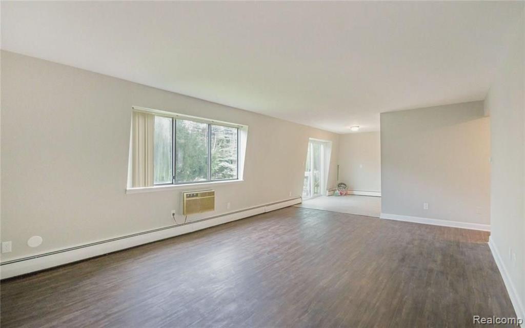 2161 Decker Road, Unit 23 Walled Lake, MI 48390 - Photo 2 of 13