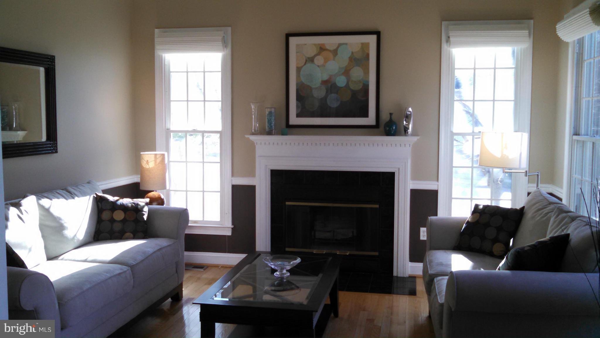 6433 Empty Song Road Columbia, MD 21044 - Photo 4 of 30 Living Room
