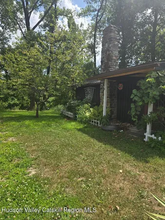 a view of a house with backyard and garden