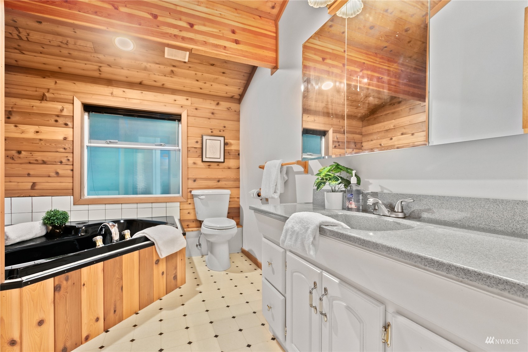 21005 Pinnacle Road Glacier, WA 98244 - Photo 24 of 40 Gallery Image 24
