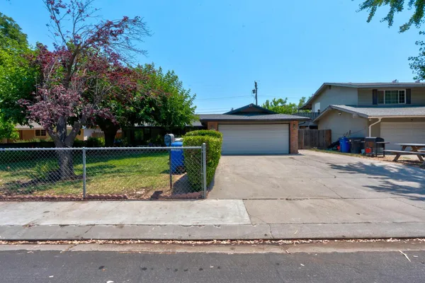 $349,950 | 620 Lenore Drive, Modesto, CA 95351