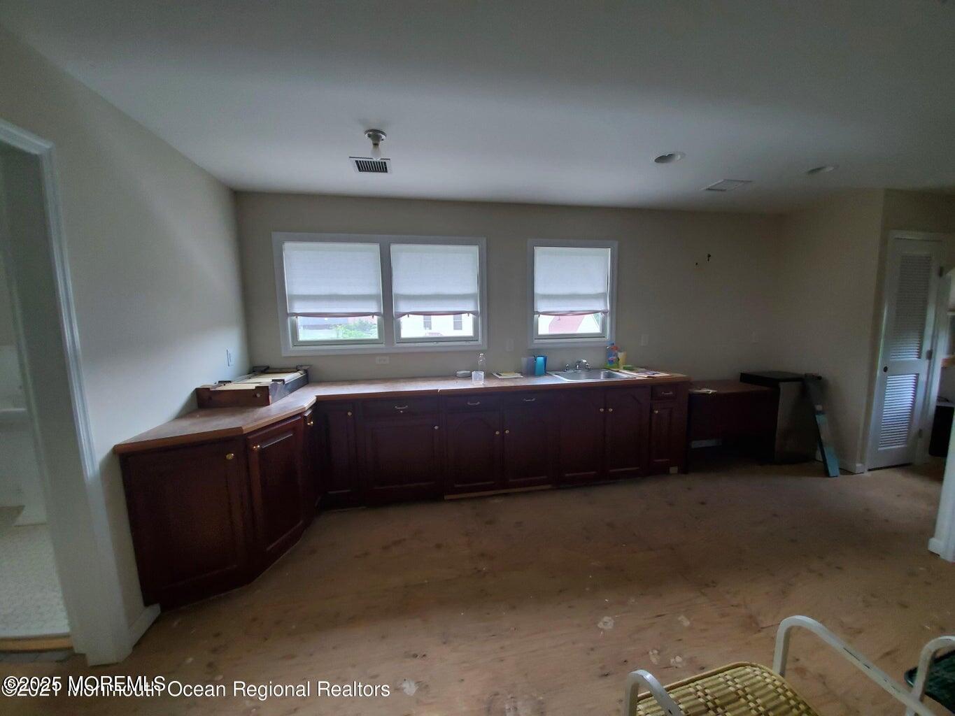 92 Compton Street Belford, NJ 07718 - Photo 17 of 27 a living room with furniture