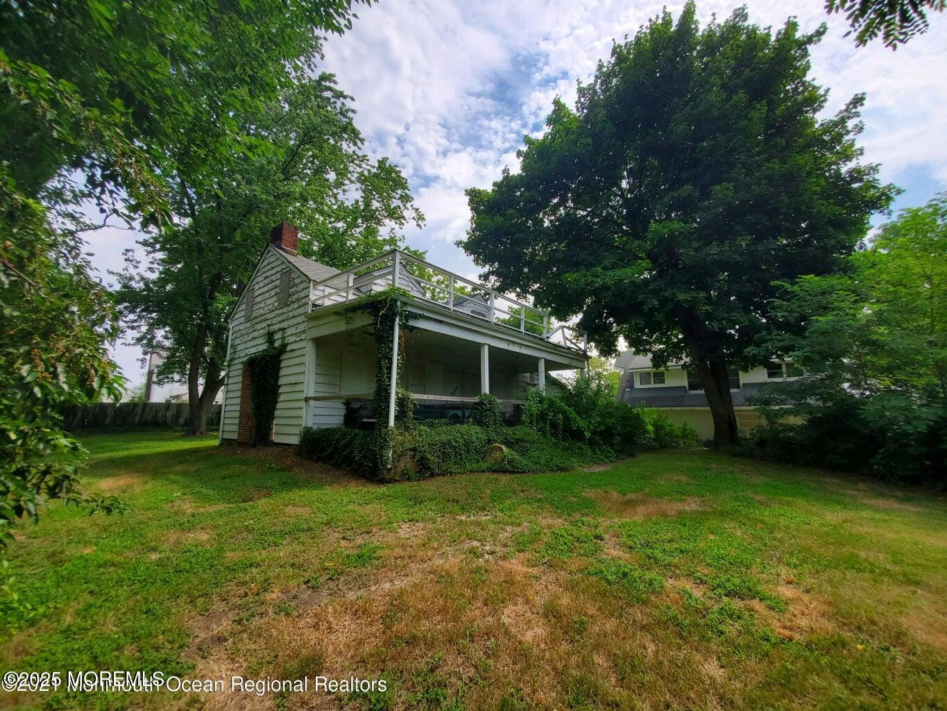92 Compton Street Belford, NJ 07718 - Photo 6 of 27 a view of a backyard with a garden