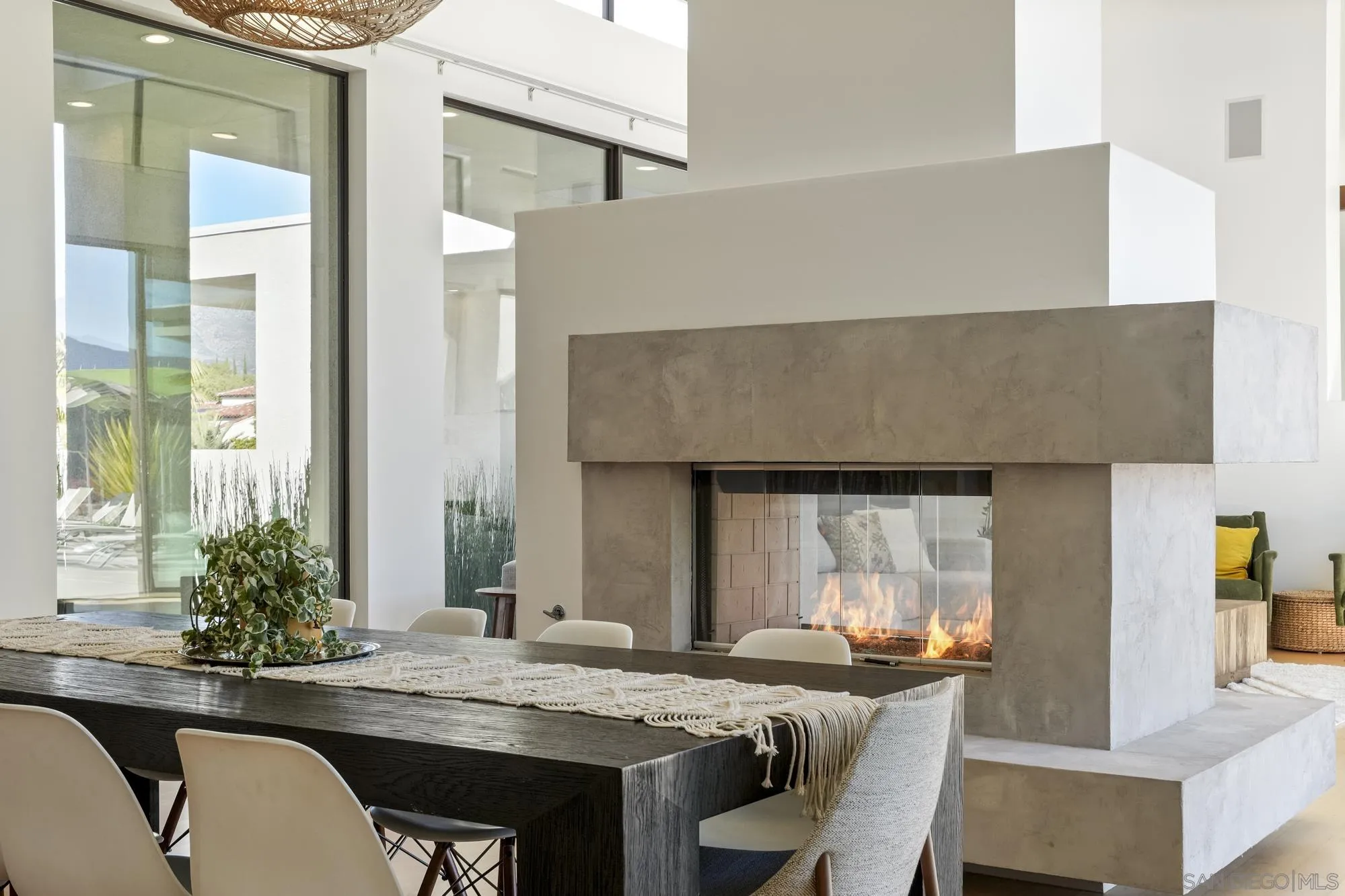 2844 Gate 2 Place Chula Vista, CA 91914 - Photo 12 of 65 a dining room with furniture and window