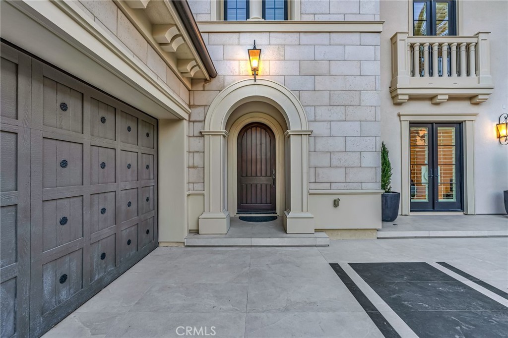 112 Clear Falls Irvine, CA 92602 - Photo 6 of 62 a view of a fireplace with entryway