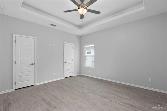 an empty room with fan and a ceiling fan