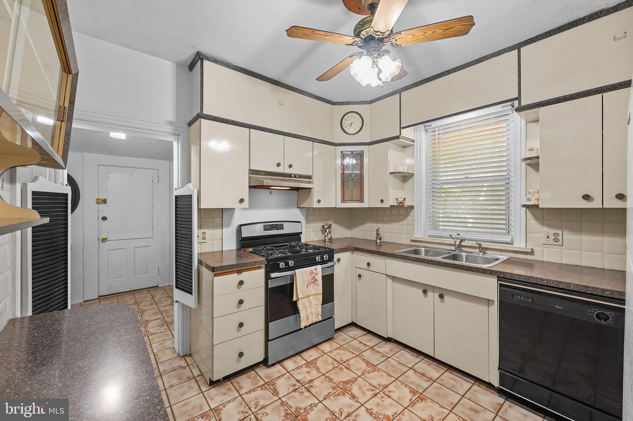 31 East Gravers Lane Philadelphia, PA 19118 - Photo 13 of 35 Kitchen