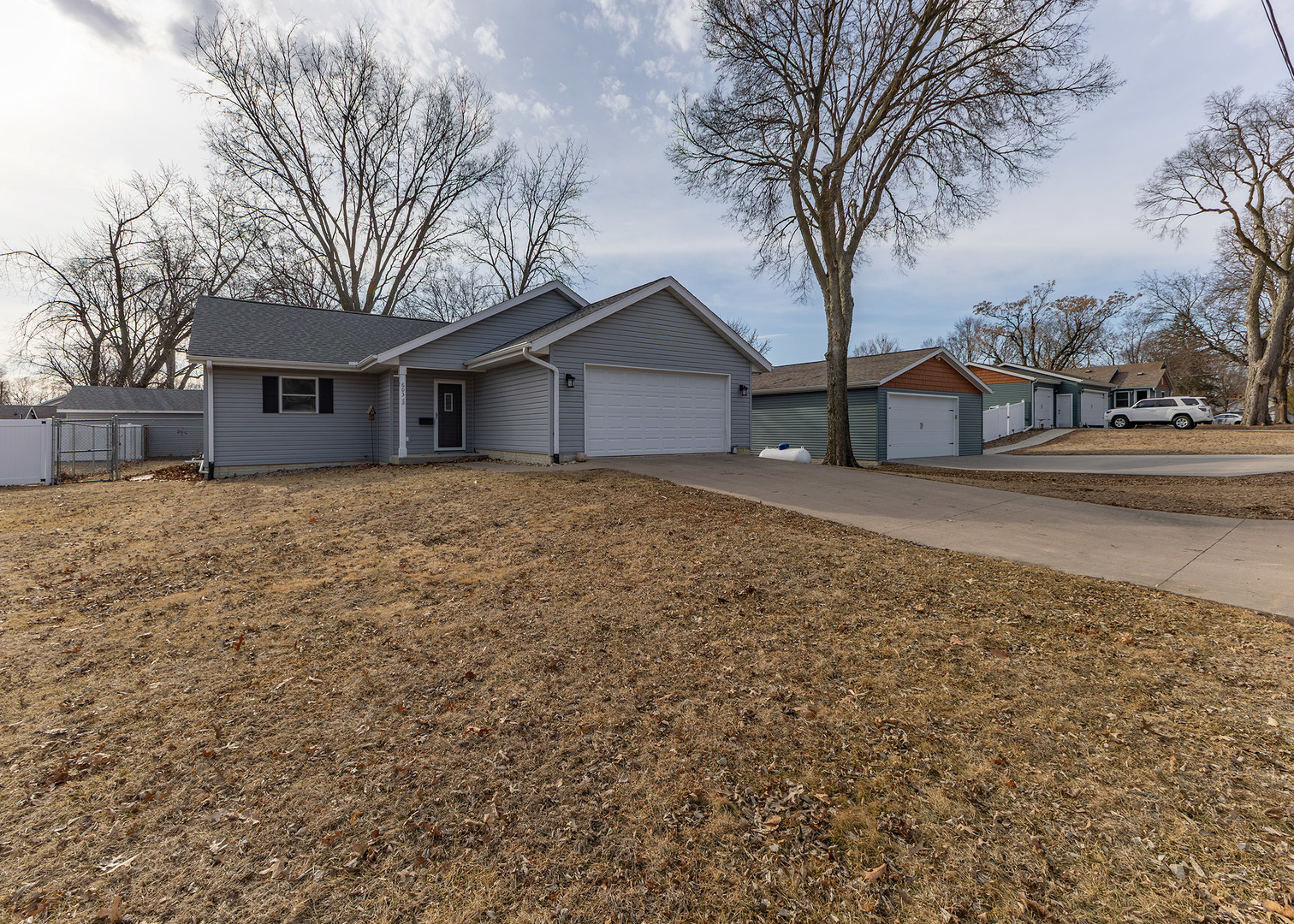 603 4th Street Camanche, IA 52730 - Photo 2 of 3