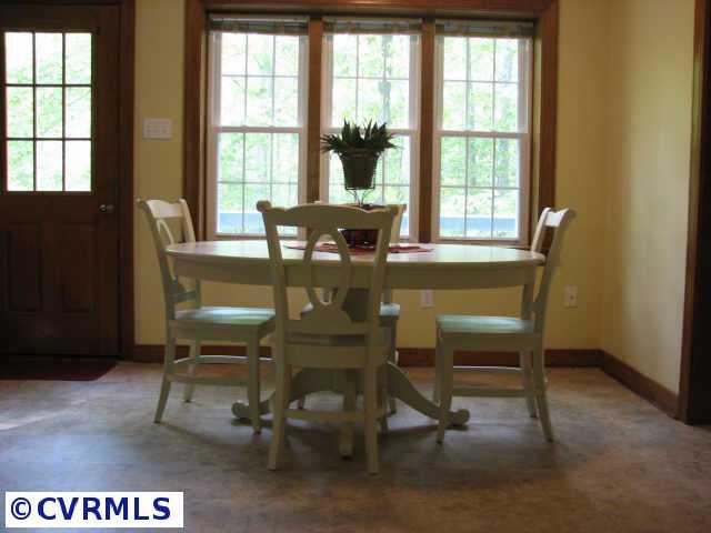 1001 Kingscross Road Midlothian, VA 23114 - Photo 6 of 10 Other - Eat in area overlooking the gorgeous back yard.