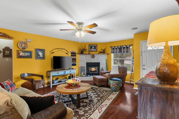 128 Ridge Grove Road Kerrville, TX 78028 - Photo 5 of 31 Living Room