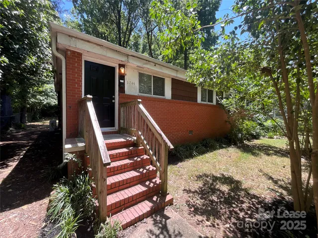 a view of house with a yard