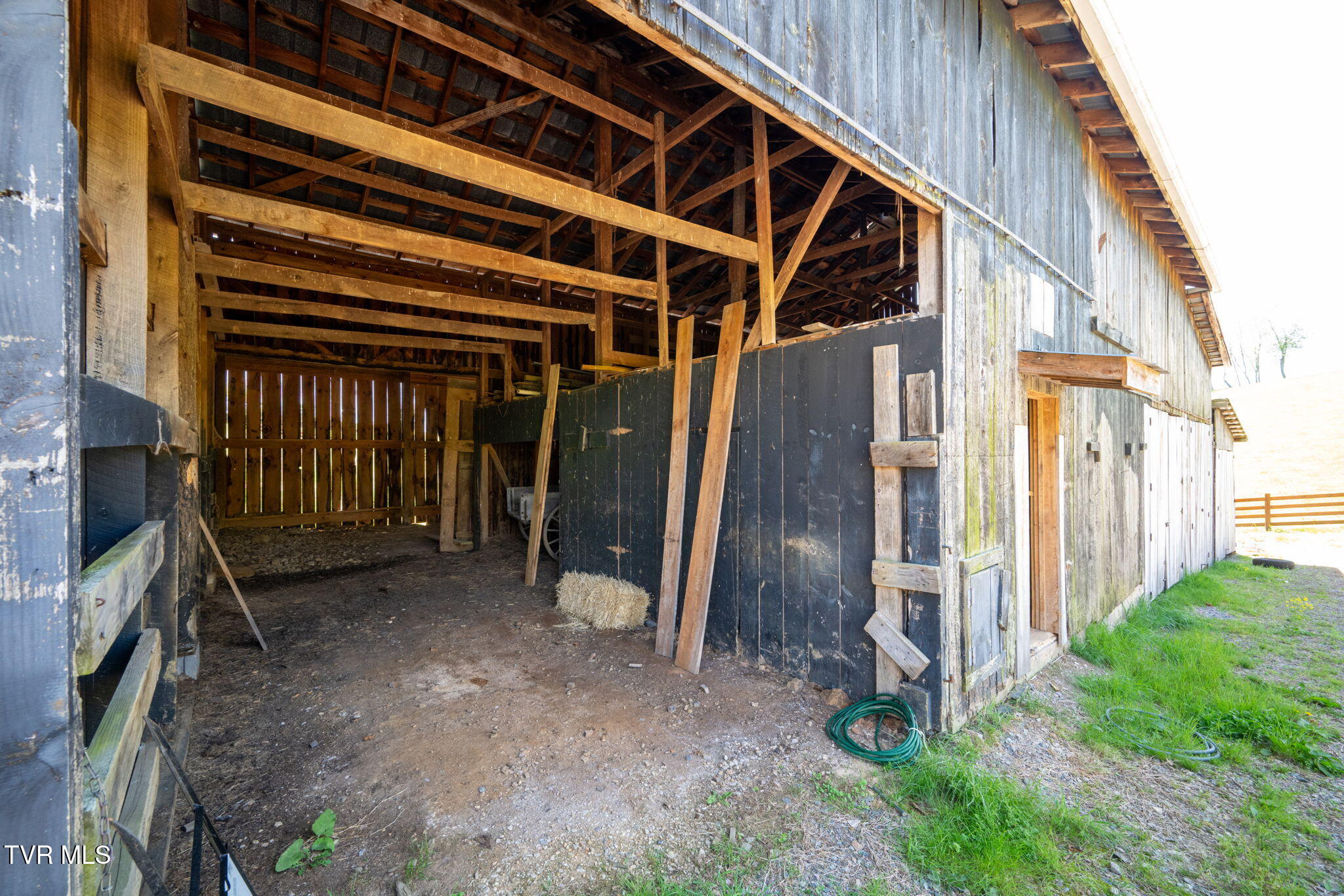 1458 Dry Hill Road Butler, TN 37640 - Photo 4 of 59 8-web-or-mls-EXT_1852