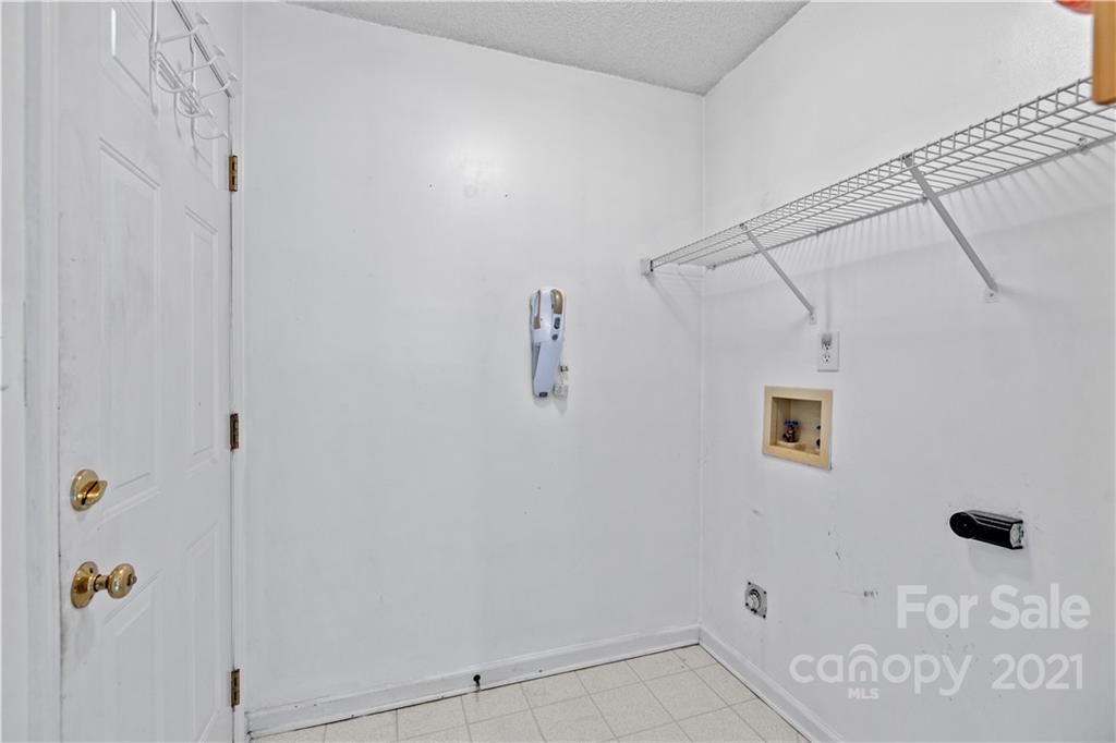 11232 Clayford Ridge Charlotte, NC 28215 - Photo 17 of 22 a bathroom with a shower