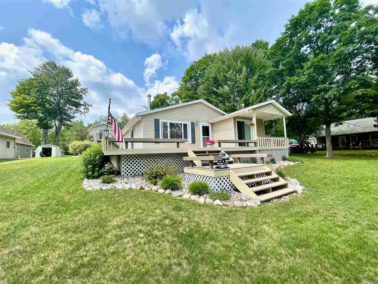 3922 Pineland Point Gladwin, MI 48624 - Photo 4 of 48 Gallery Image 4