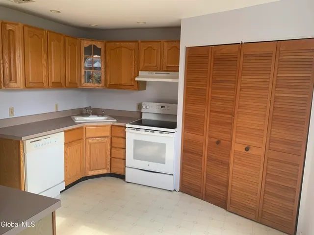 $17,400 | 160 Jackson Street, Unit 2, Saratoga Springs, NY 12866