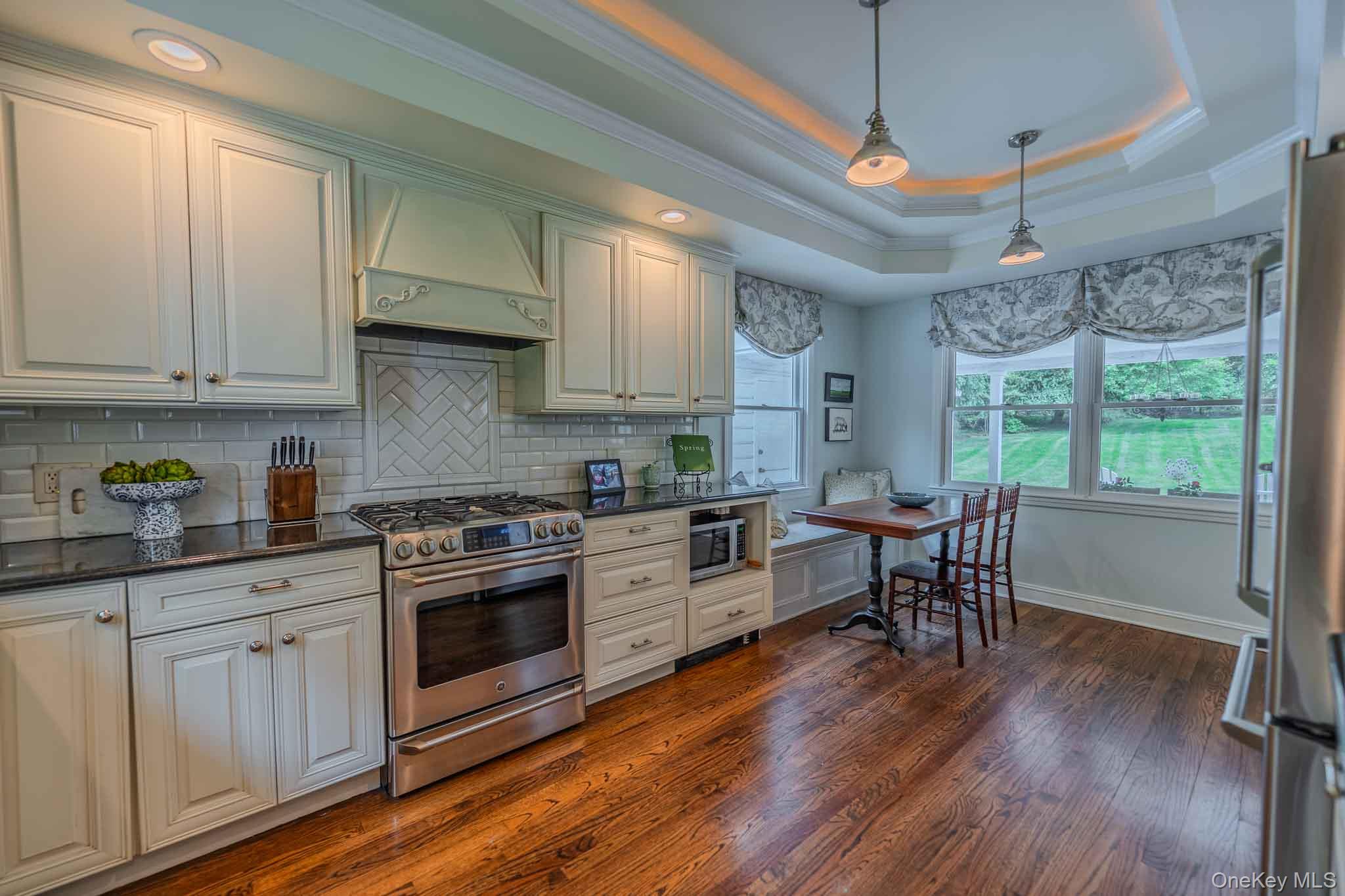 169 Turkey Lane Cold Spring Harbor, NY 11724 - Photo 4 of 32