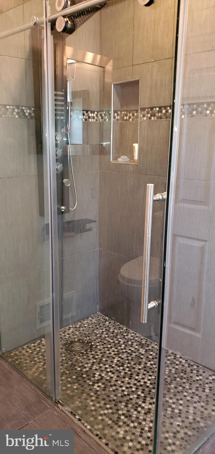 9627 Mendoza Road Randallstown, MD 21133 - Photo 24 of 42 Updated Shower!