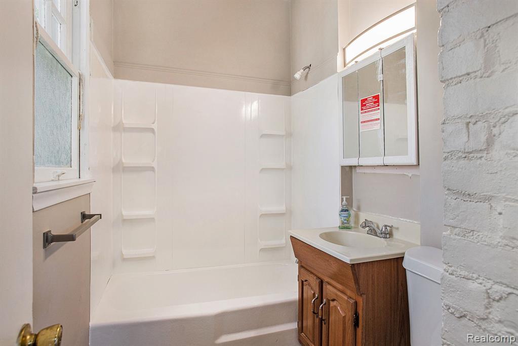 16321 East 9 Mile Road Eastpointe, MI 48021 - Photo 18 of 25