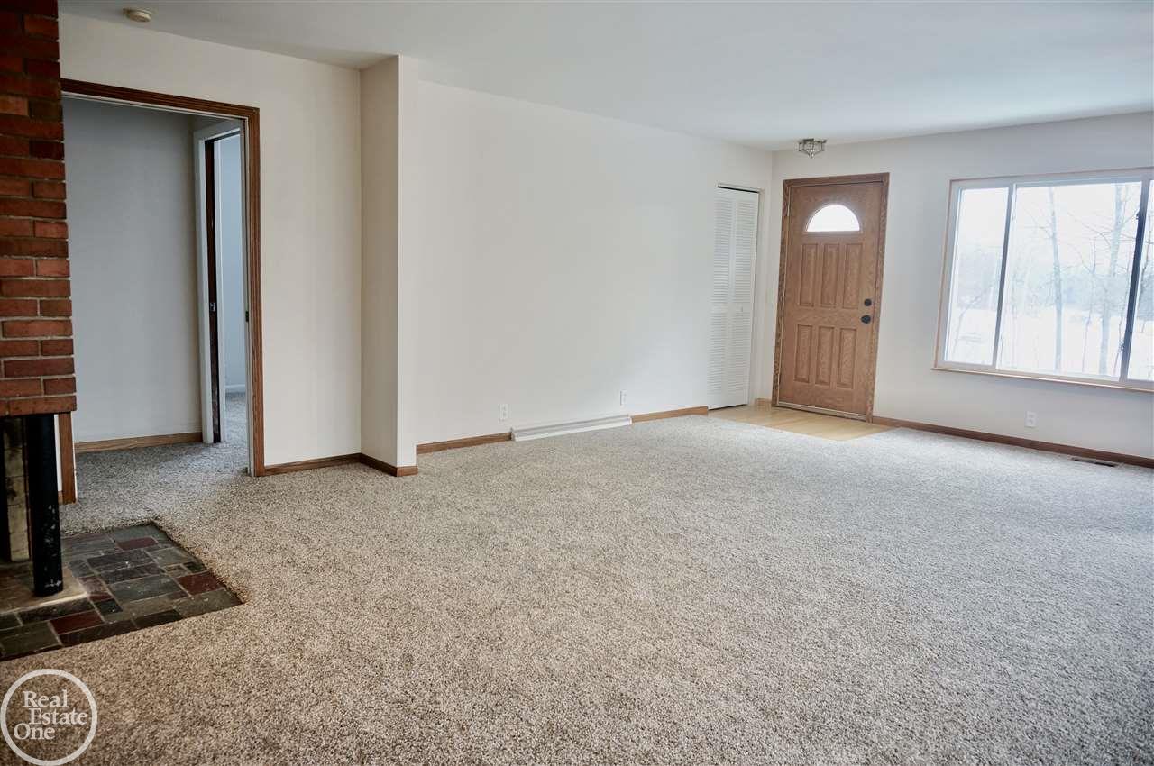 2839 Flint River Road Lapeer, MI 48446 - Photo 10 of 41 Living Room