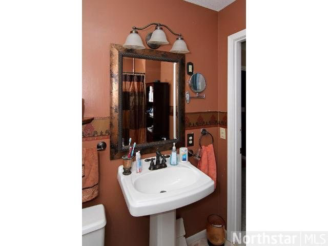 8618 Rich Road Bloomington, MN 55437 - Photo 16 of 18