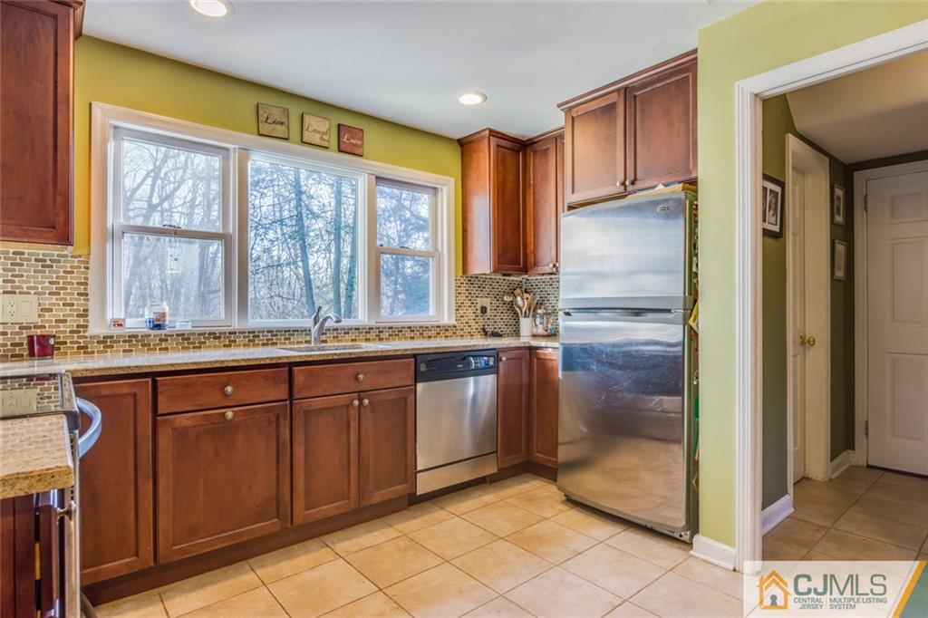 24 Oak Hills Road Edison, NJ 08820 - Photo 11 of 25 Gallery Image 11