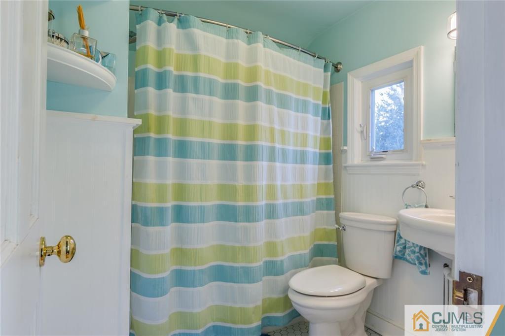 24 Oak Hills Road Edison, NJ 08820 - Photo 16 of 25 Gallery Image 16