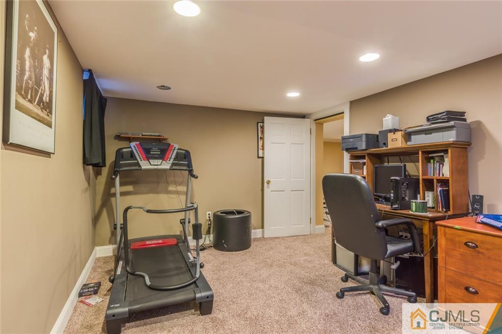 24 Oak Hills Road Edison, NJ 08820 - Photo 20 of 25 Gallery Image 20