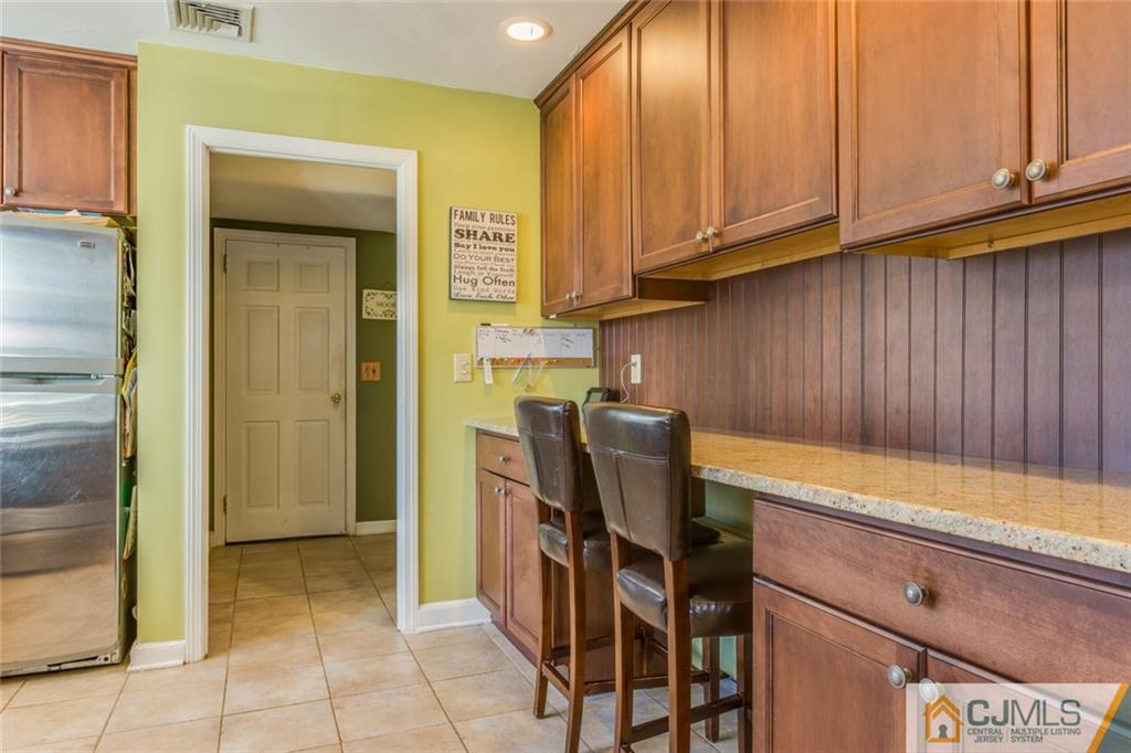 24 Oak Hills Road Edison, NJ 08820 - Photo 10 of 25 Gallery Image 10