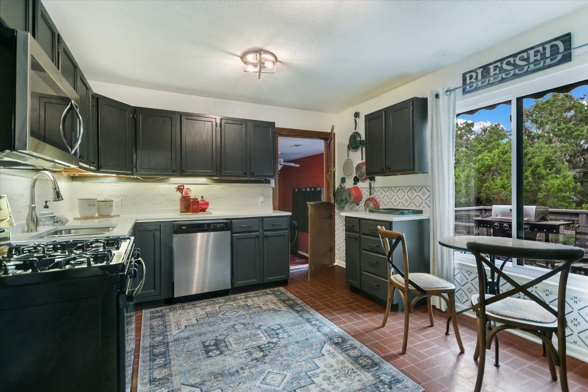 12932 Nutty Brown Road Austin, TX 78737 - Photo 18 of 40 Roadrunner kitchen