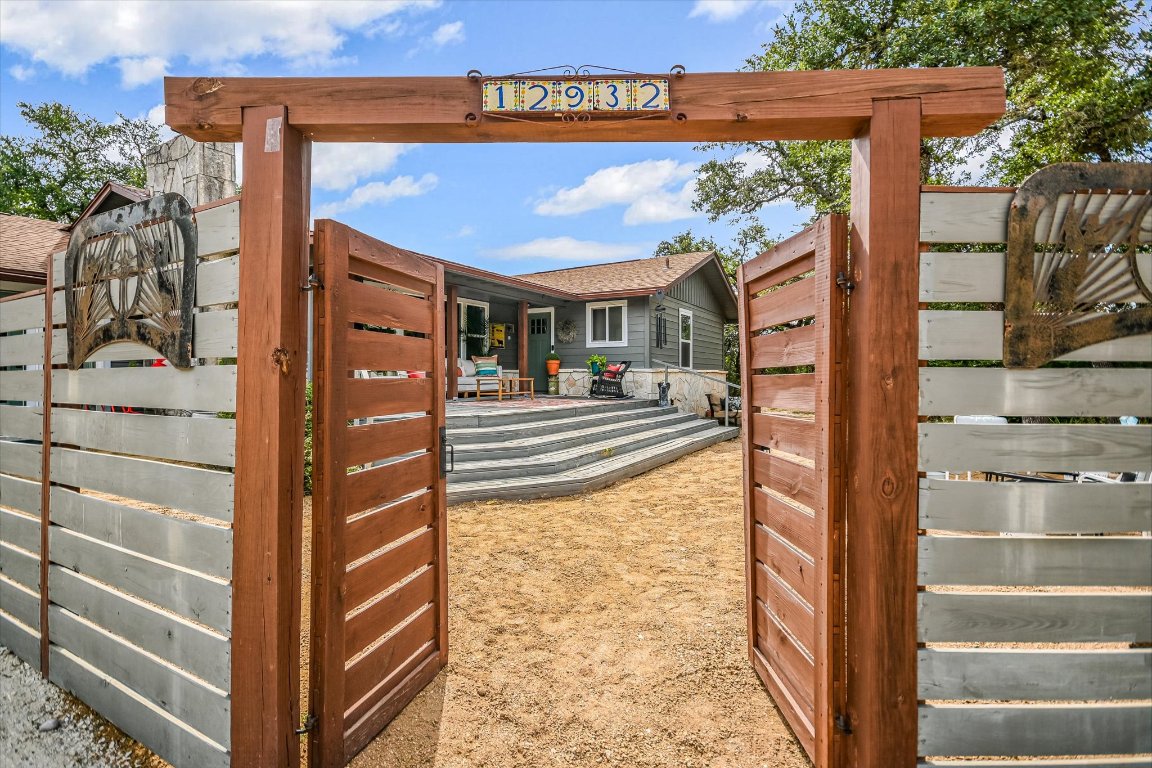 12932 Nutty Brown Road Austin, TX 78737 - Photo 20 of 40 Ranch house entry