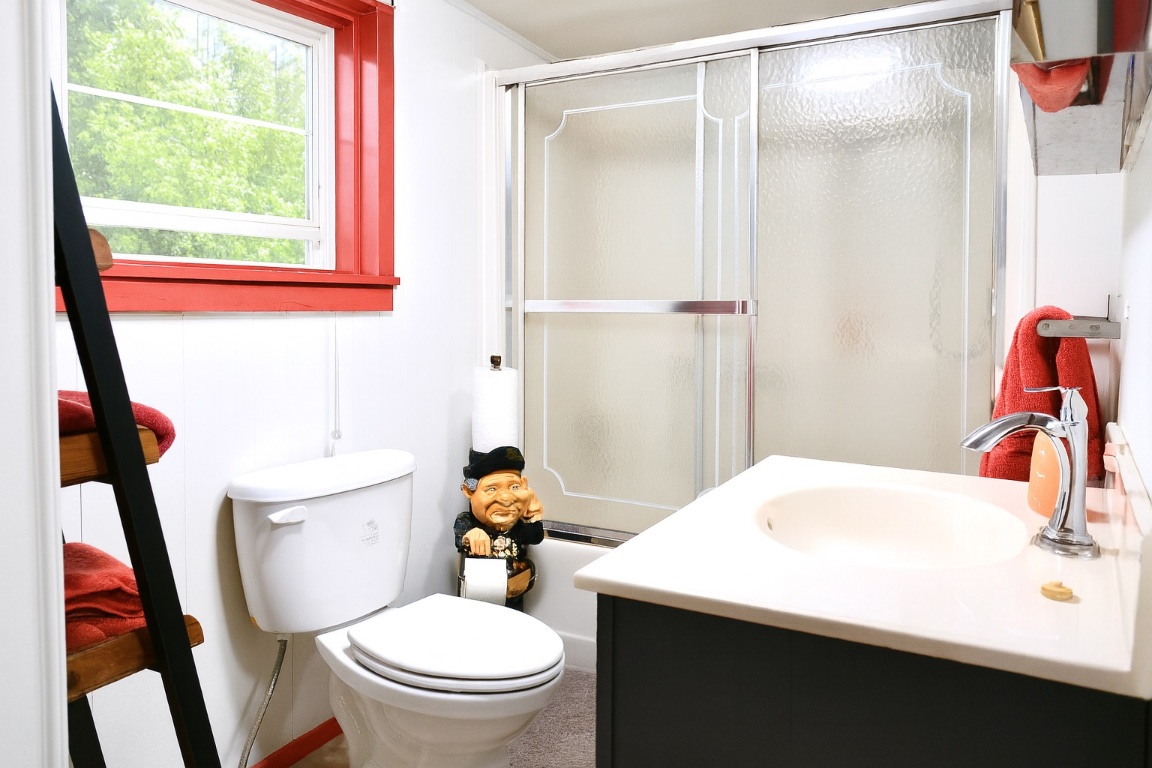 12932 Nutty Brown Road Austin, TX 78737 - Photo 33 of 40 Cabin bath