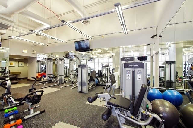 655 West Irving Park Road, Unit 2713 Chicago, IL 60613 - Photo 19 of 26 a room with gym equipment