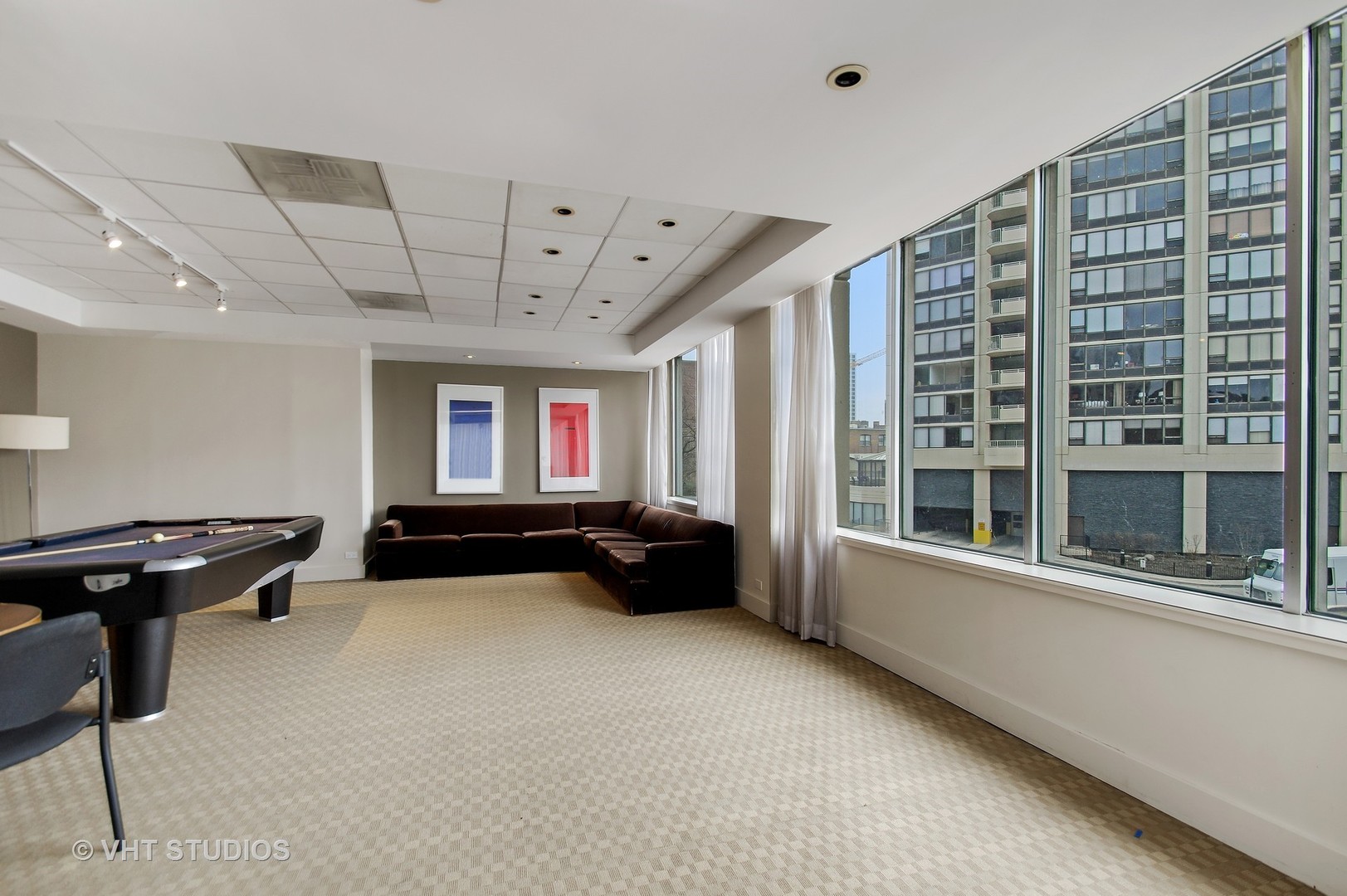 655 West Irving Park Road, Unit 2713 Chicago, IL 60613 - Photo 21 of 26 a living room with furniture