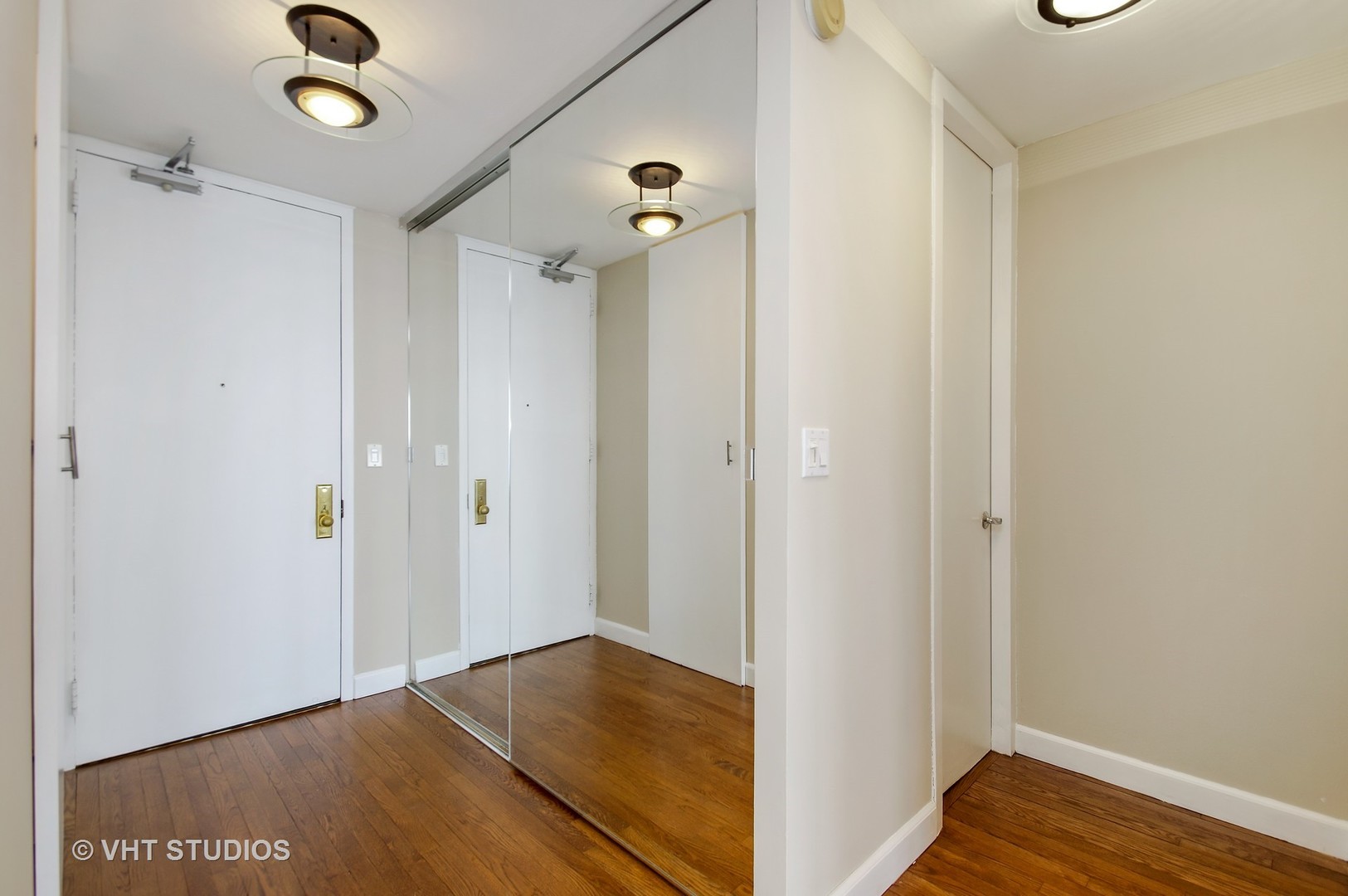 655 West Irving Park Road, Unit 2713 Chicago, IL 60613 - Photo 8 of 26 a view of an entryway