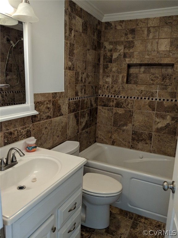 8523 Peaks Road Hanover, VA 23069 - Photo 20 of 35 a bathroom with a sink toilet and shower