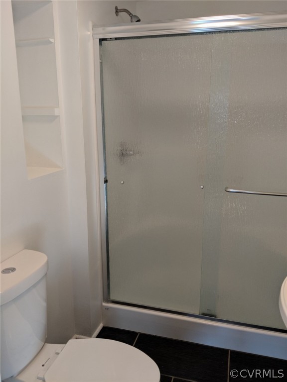 8523 Peaks Road Hanover, VA 23069 - Photo 23 of 35 a bathroom with a toilet and a shower