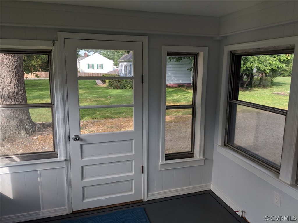 8523 Peaks Road Hanover, VA 23069 - Photo 25 of 35 a view of a room that has a large window