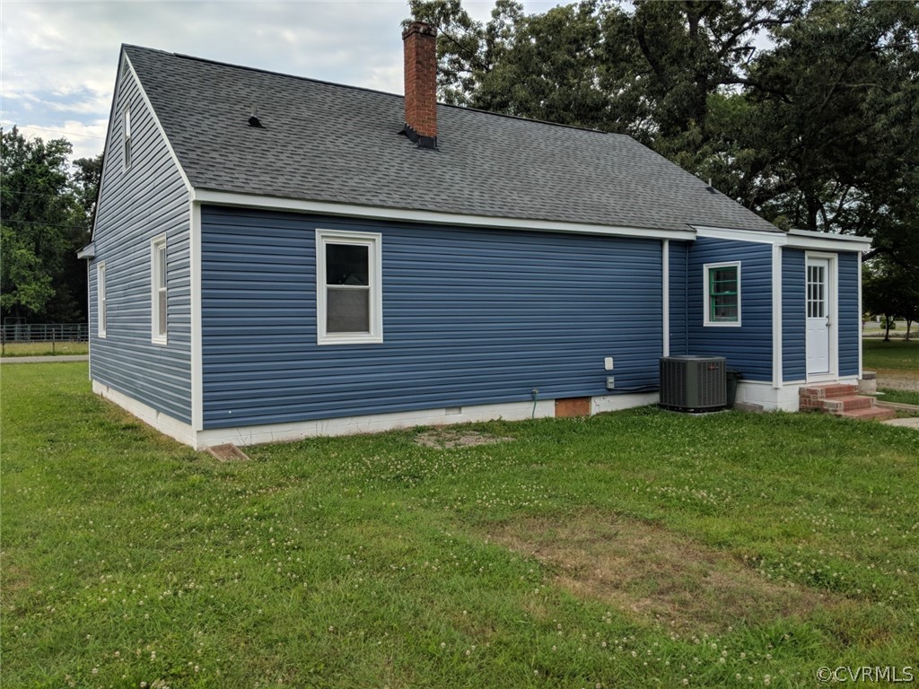 8523 Peaks Road Hanover, VA 23069 - Photo 33 of 35 a view of a backyard of the house