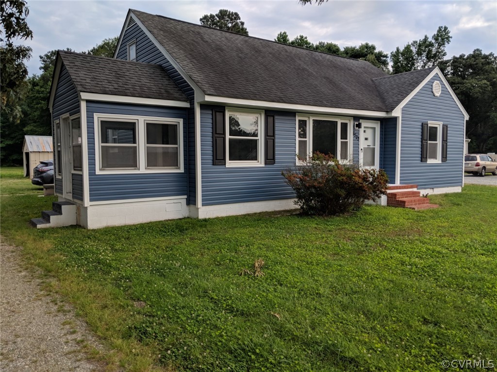 8523 Peaks Road Hanover, VA 23069 - Photo 35 of 35 a front view of a house with garden