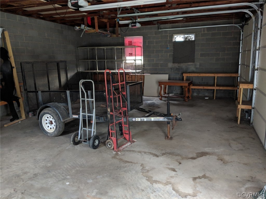 8523 Peaks Road Hanover, VA 23069 - Photo 6 of 35 a view of a room with gym equipment