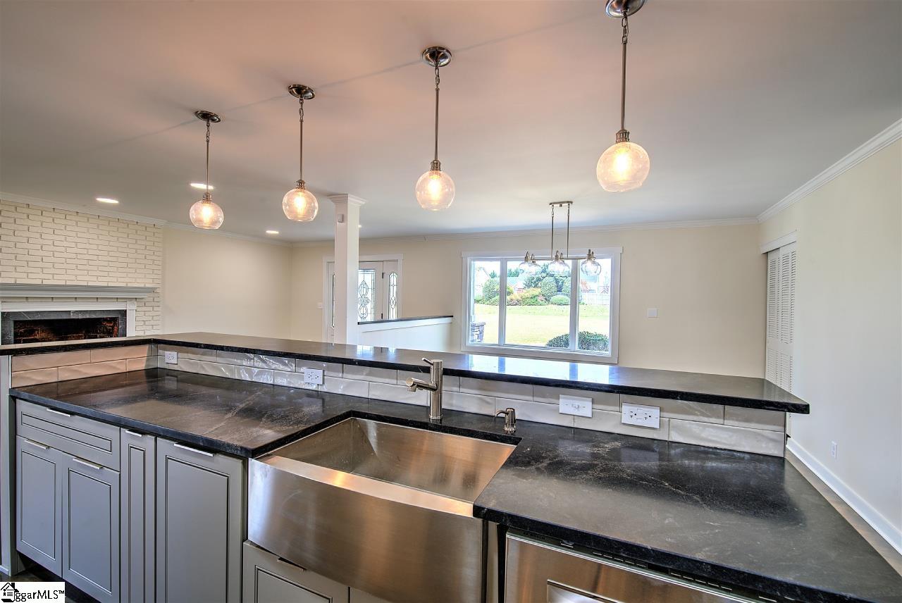 1018 Devenger Road Greer, SC 29650 - Photo 6 of 16 Gallery Image 6