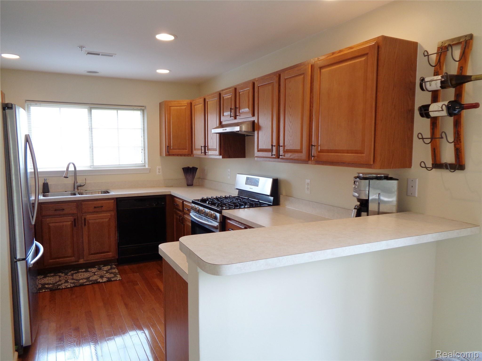 16814 Farmington Road, Unit 81 Livonia, MI 48154 - Photo 12 of 23 16814 Farmington Rd_12.JPG