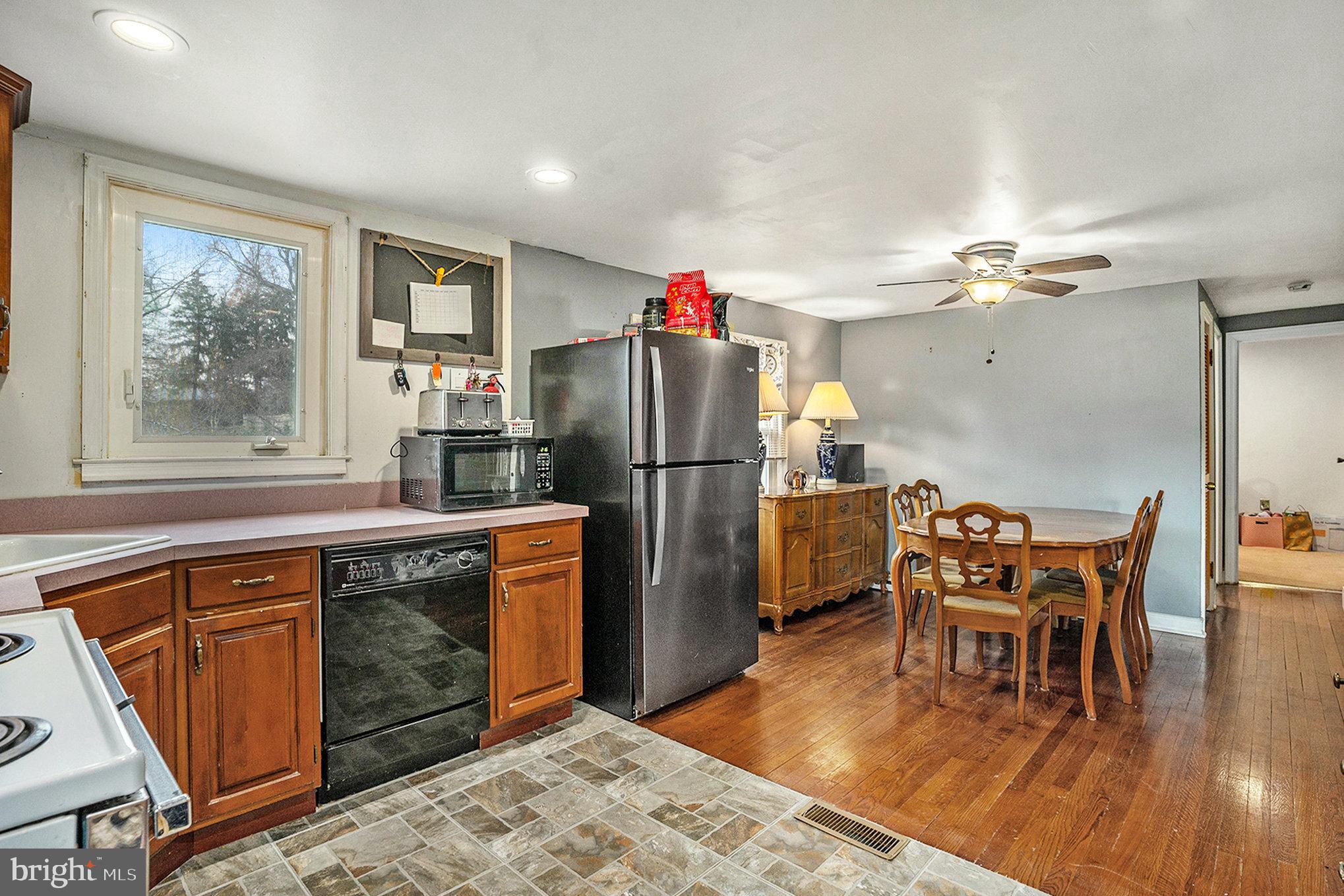 19 Church Road Norristown, PA 19403 - Photo 11 of 27 Kitchen