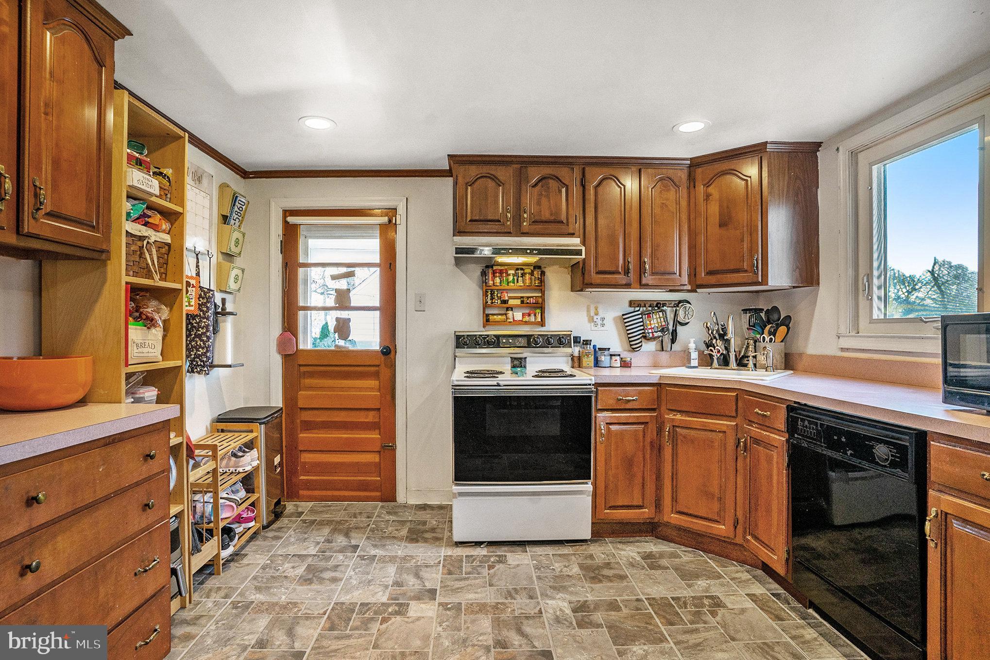19 Church Road Norristown, PA 19403 - Photo 15 of 27 Kitchen with exit to deck