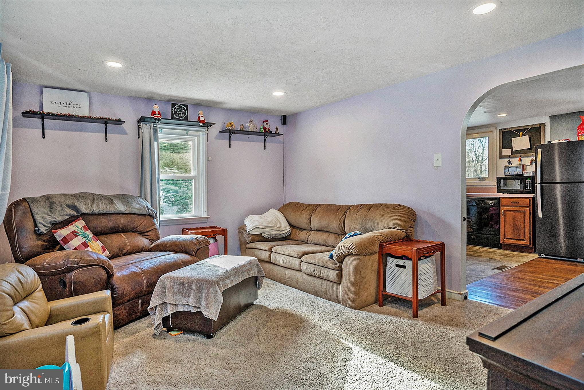19 Church Road Norristown, PA 19403 - Photo 9 of 27 Family Room/Living Room