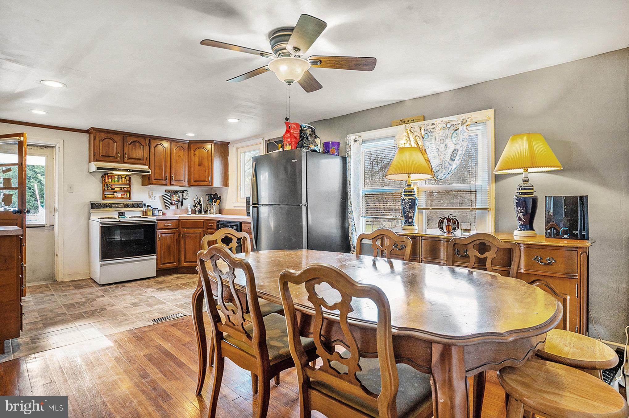 19 Church Road Norristown, PA 19403 - Photo 10 of 27 Kitchen/Dining