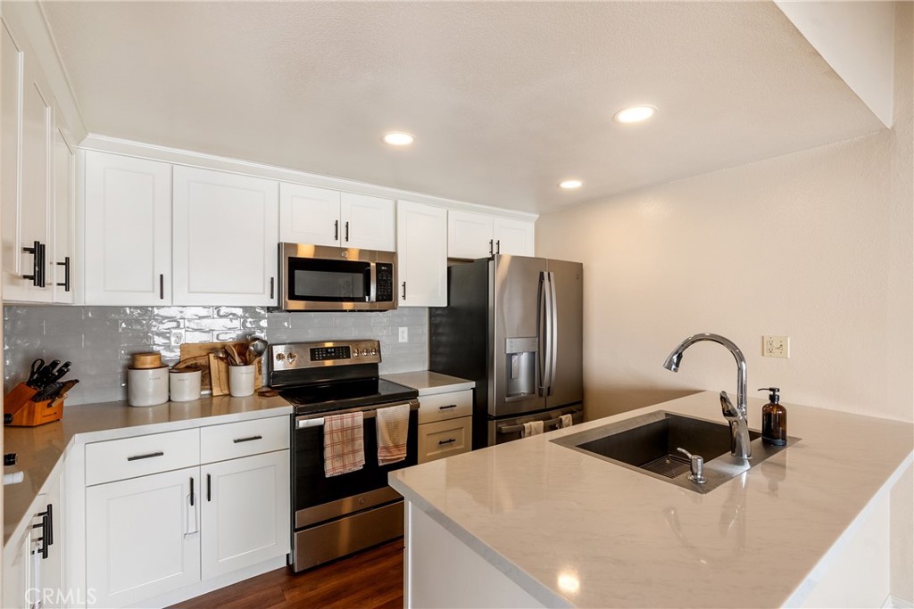 12 Filare Irvine, CA 92620 - Photo 11 of 39