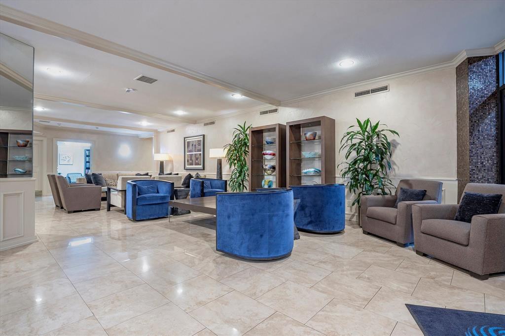 5200 Keller Springs Road, Unit 632 Dallas, TX 75248 - Photo 32 of 36 a living room with furniture and a potted plant