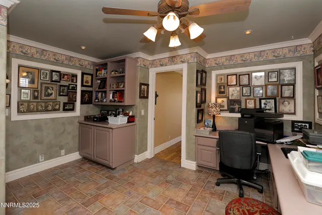 a close up view of a washer and dryer